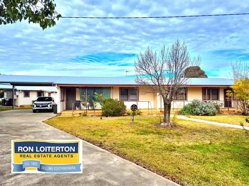 Cootamundra 6બેડરૂમ Exceptional Investment Opportunity: Block of 4 Units with No