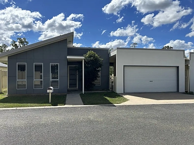4/73 Centenary Dr Nth, Middlemount, QLD 4746, 4 slaapkamers, 2 badkamers, House