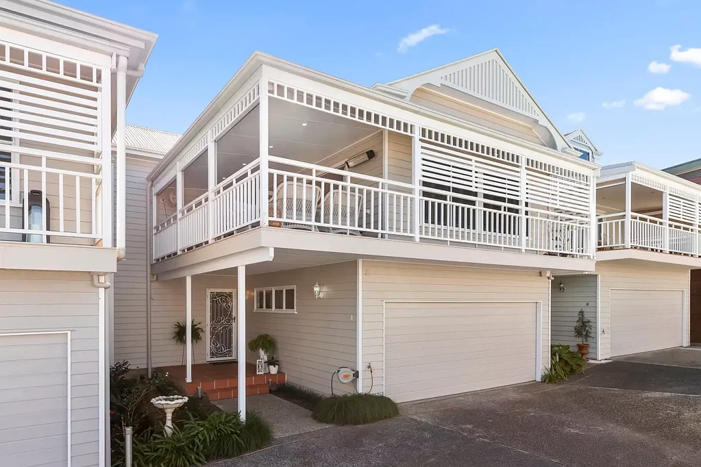 Bulimba 4غرفة نوم Elegant, Elevated Living with City Views in the Heart of Bulimba