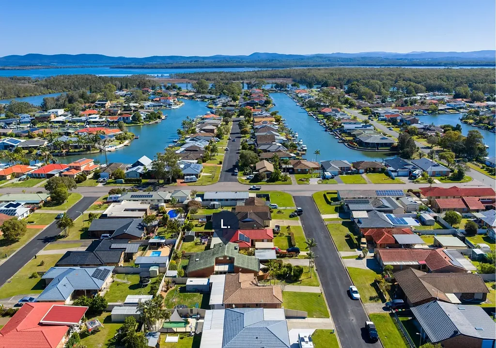 Forster 4침실 A Home with Character, Space & Opportunity