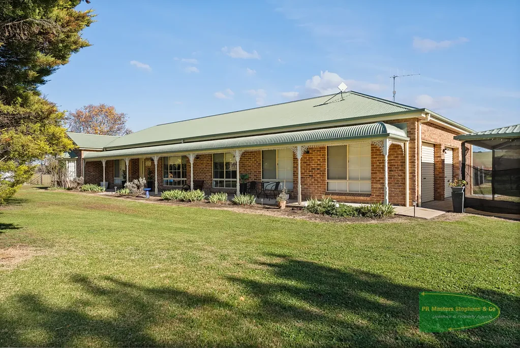 Perthville "The Willows"
Productive Flats With Water Licence