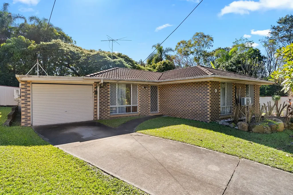 Browns Plains 3ห้องนอน Family Comfort with a Large Backyard in a Quiet Cul-de-Sac