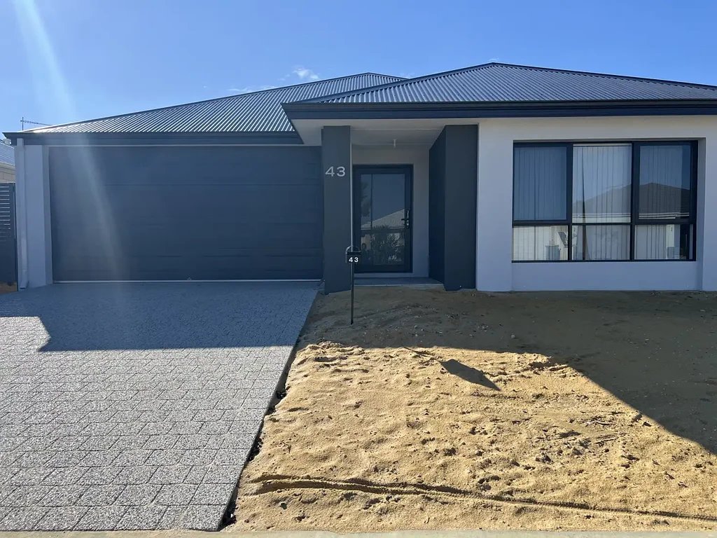 Brand New Modern Family Living with Theatre Room in Lakelands