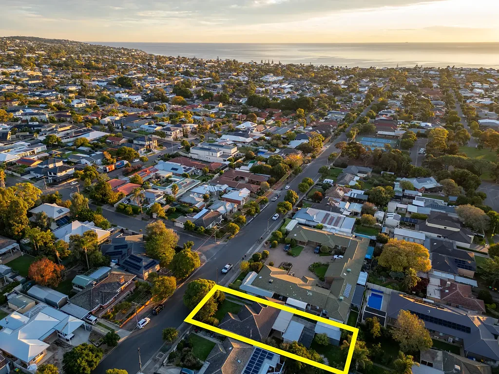 South Brighton 4房  Exceptional Landholding in Sought-After Coastal Location