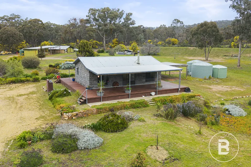 Redbank Pyrenees Lifestyle with Vineyard, Cellar Door and Spectacular Rural Views