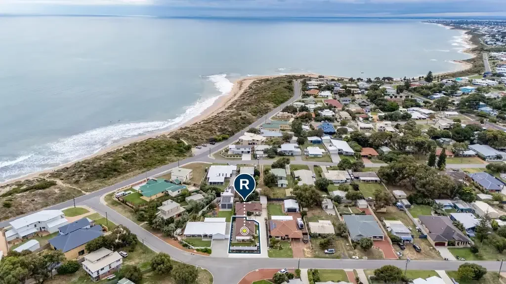 Falcon 3ห้องนอน Dreamy Coastal Living, Just 3 Doors Away from the Ocean