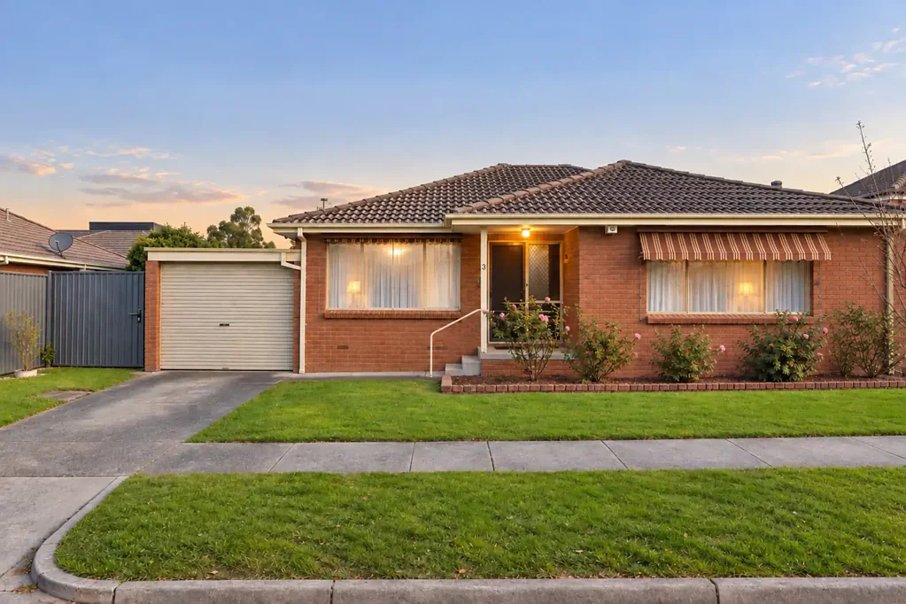 Lilydale 2 Bedroom Big living, inside & out - full of surprises