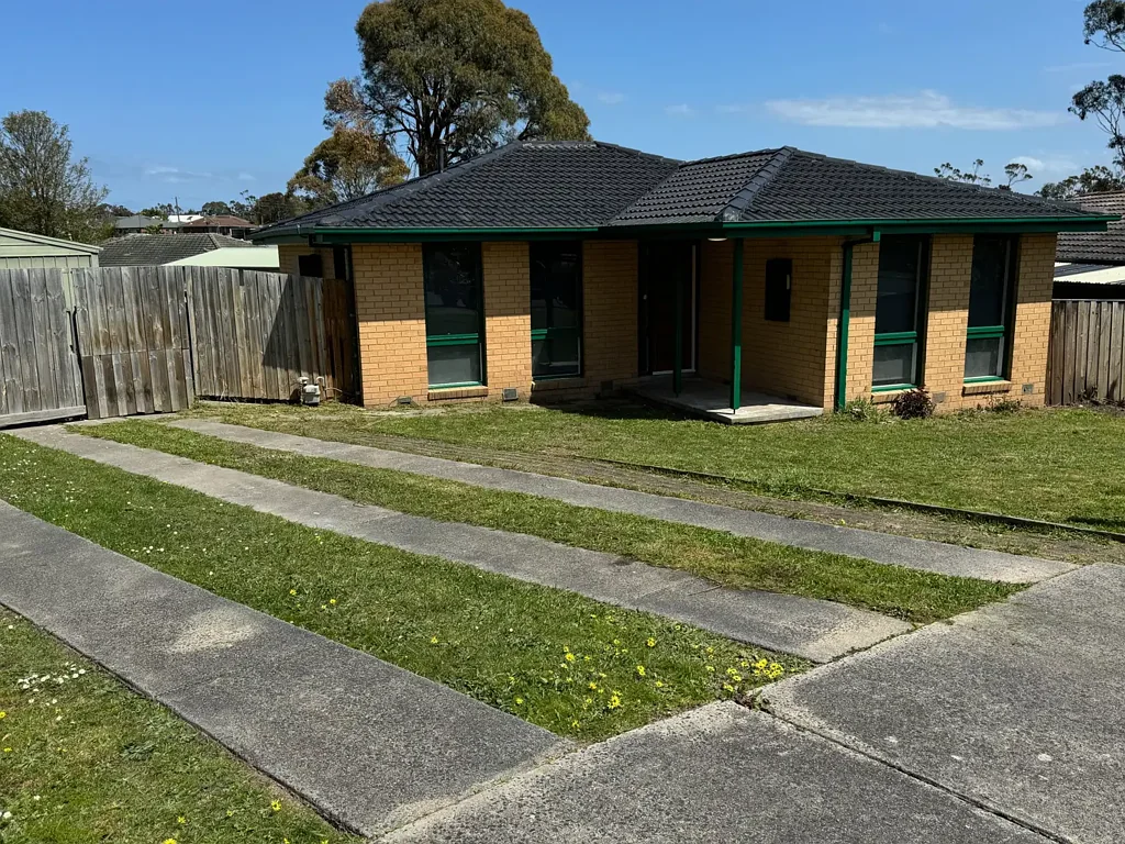 Churchill 3 Bedroom ATTENTION INVESTORS CURRENTLY LEASED HIGH RENTAL YIELD APPROX $20,800.00 PER CALENDAR YEAR renovated Brick 3 bedroom and study in quite court location