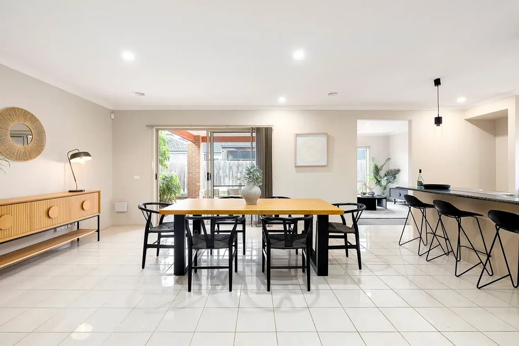 Carrum Downs 4Moenga Tranquil Family Home