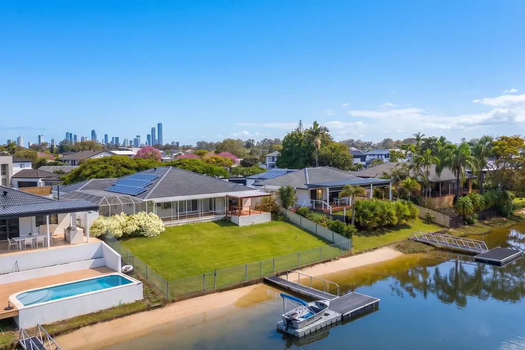 MODERN FAMILY WATERFRONT LIVING IN THE HEART OF SORRENTO