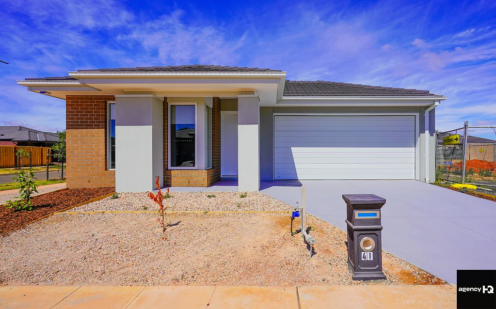 Brand New Luxury Living in the Heart of Melton South