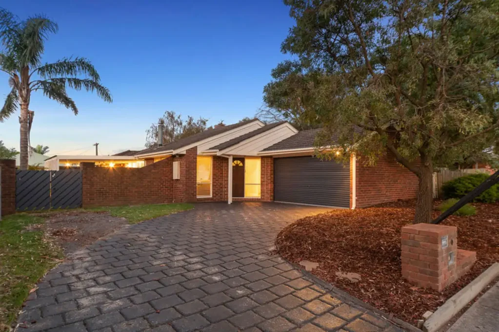 9 Munday Court, Skye, VIC 3977
