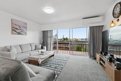 Papatoetoe 3房  Sunny Brick & Tile with Huge Potential!