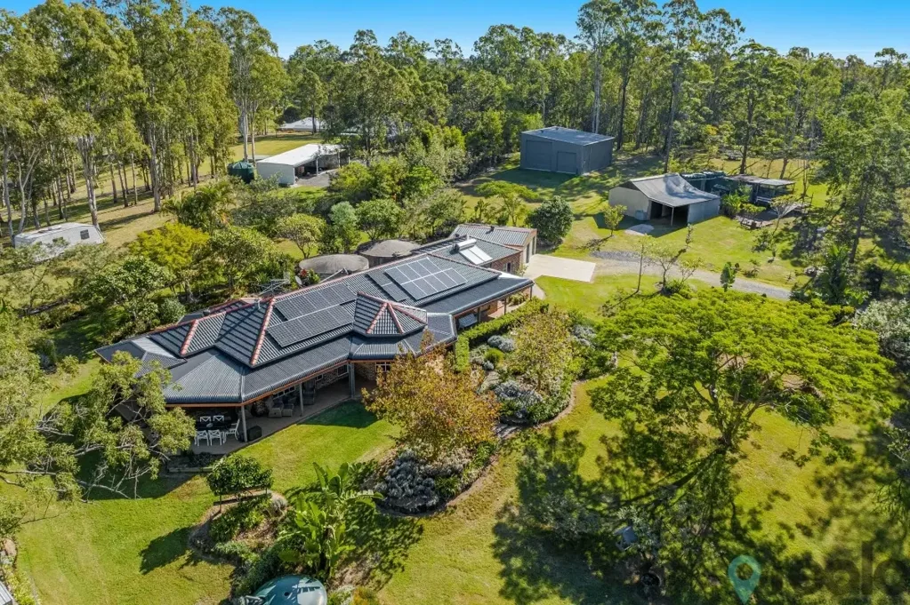 North Casino 5房  Elegant country home, Extensive shedding on 3 acres of manicured garden surrounds