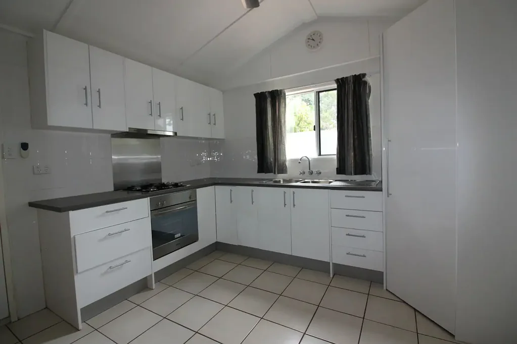 Cosy Cottage on Joan Street!