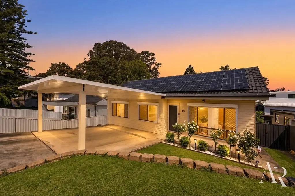 Bass Hill 3房 翻新家庭住宅，具双拼别墅开发潜力 (STCA)！ Renovated Family Home with Duplex Potential (STCA)!