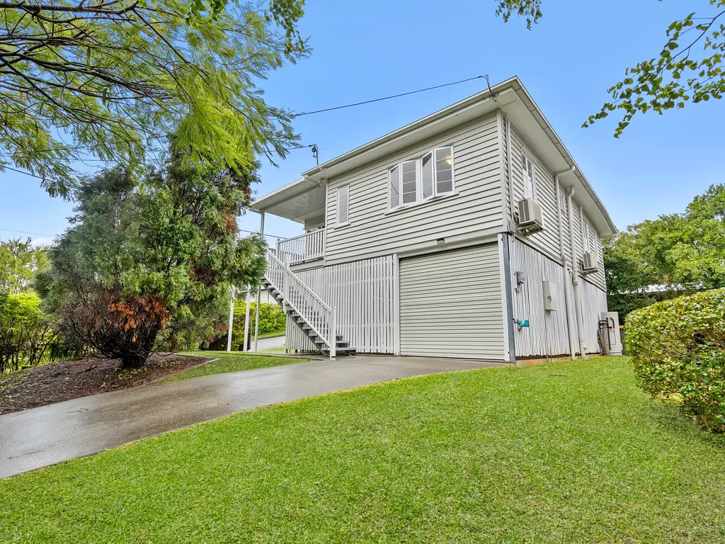 Mount Gravatt East 2房 高地位置微风 2间宽敞卧室 书房 现代浴室 房屋下方潜力 现代厨房 全屋空调 公共交通近 公园商店邻 START HERE, FINISH BIG!