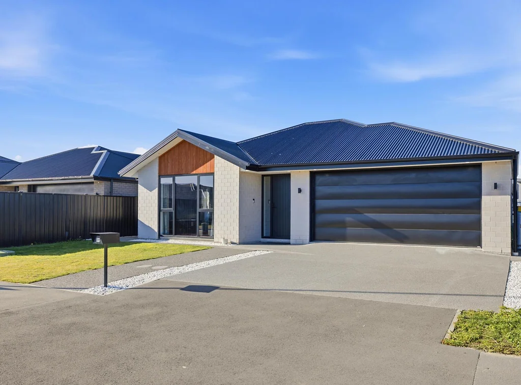 Kaiapoi 4chambre Next Home Secured - This One Must Be Sold!