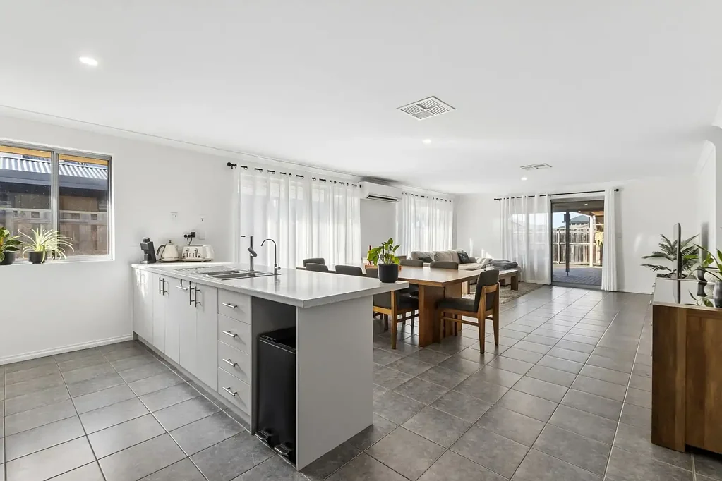 Ellenbrook 3chambre First Home, Downsizer or Growing Family — Generous 3-Bed with Study & Covered Entertaining in Ellenbrook