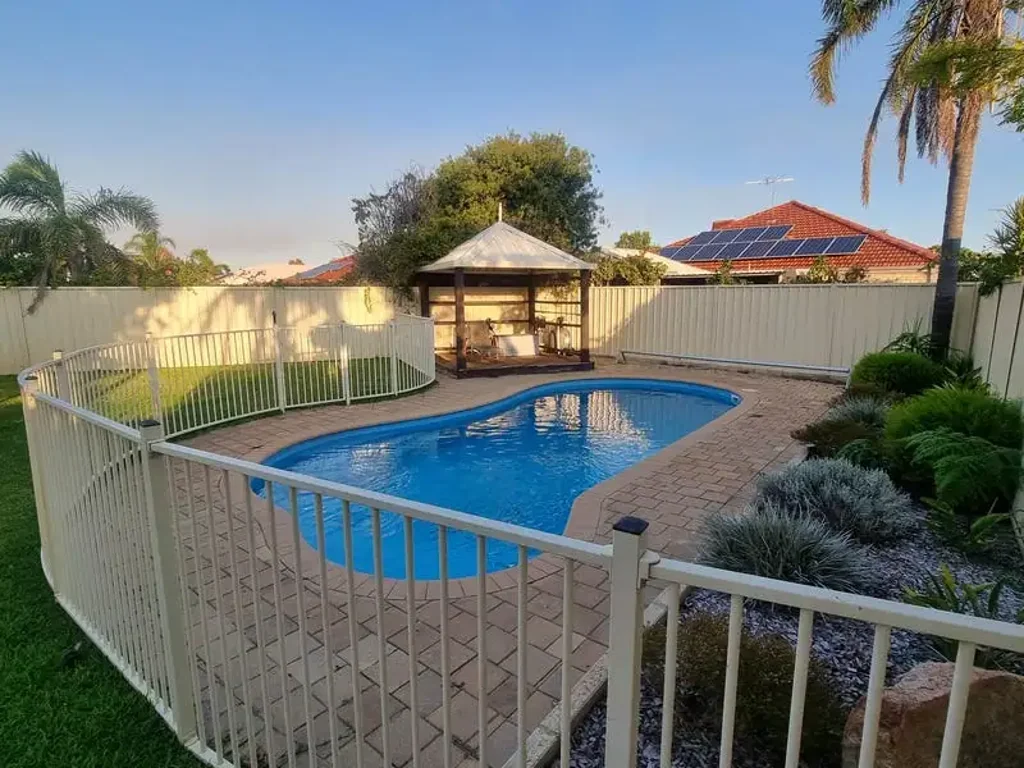 Spacious 4x2 Family Home with Pool