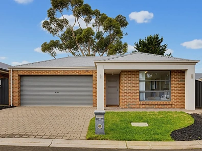 Morphett Vale 3Moenga Modern Style, Comfort and Convenience