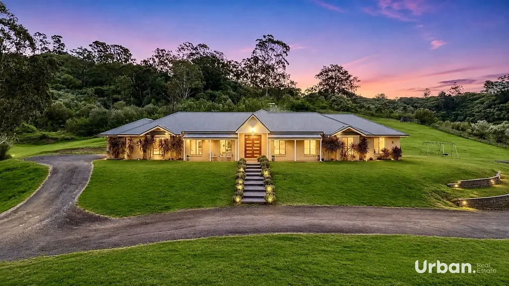 Orangeville 9ห้องนอน Expansive Acreage Estate with Separate Retreat and Exceptional Entertaining