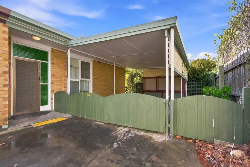 Sale 1房  Central Location with Plenty of Potential