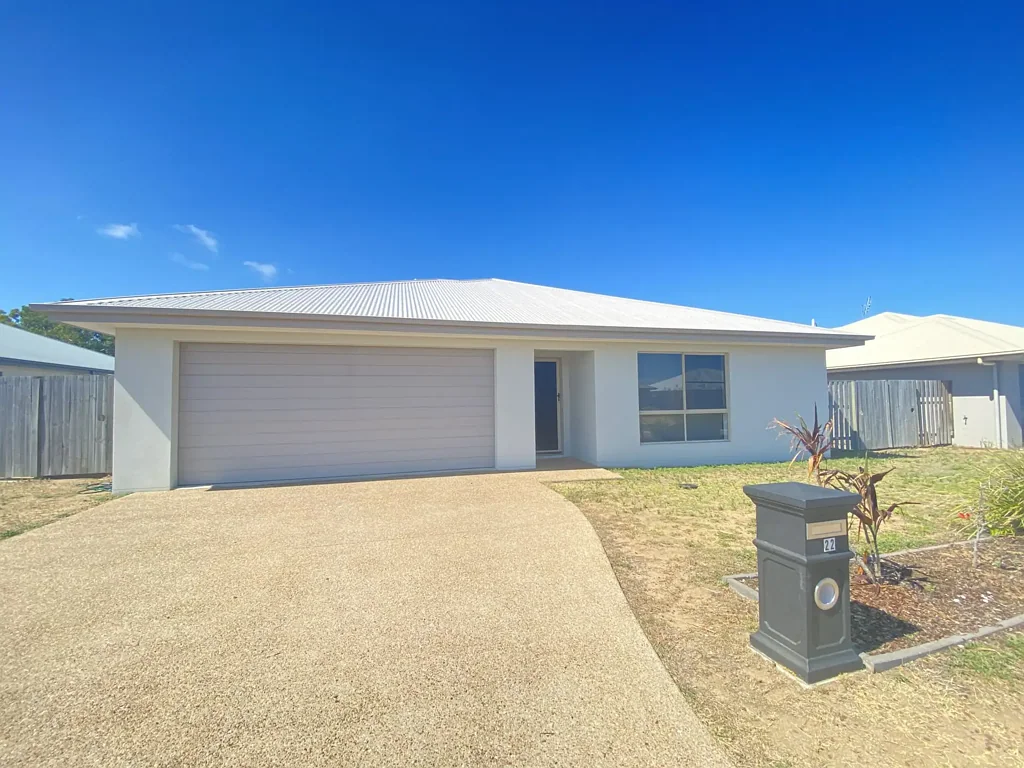 UNFURNISHED / FULLY FENCED / PETS ON APPLICATION