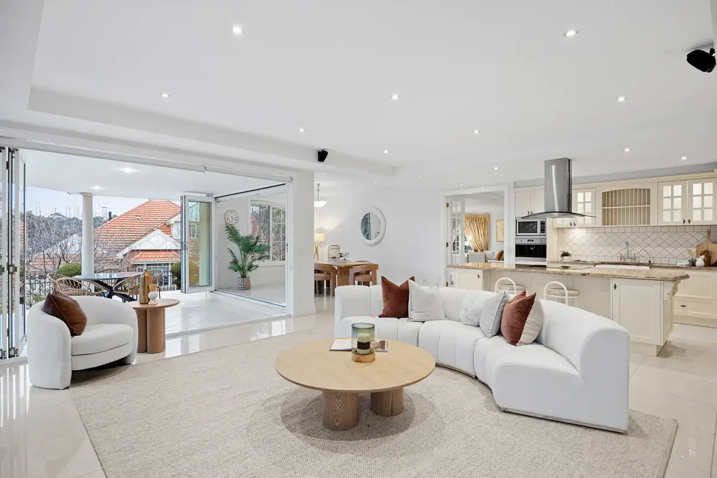 Eltham North 4Kwarto Luxurious, Sophisticated Stylish Living!