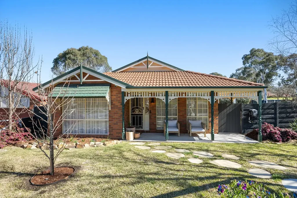 27 Adelaide Close, Berwick, VIC 3806