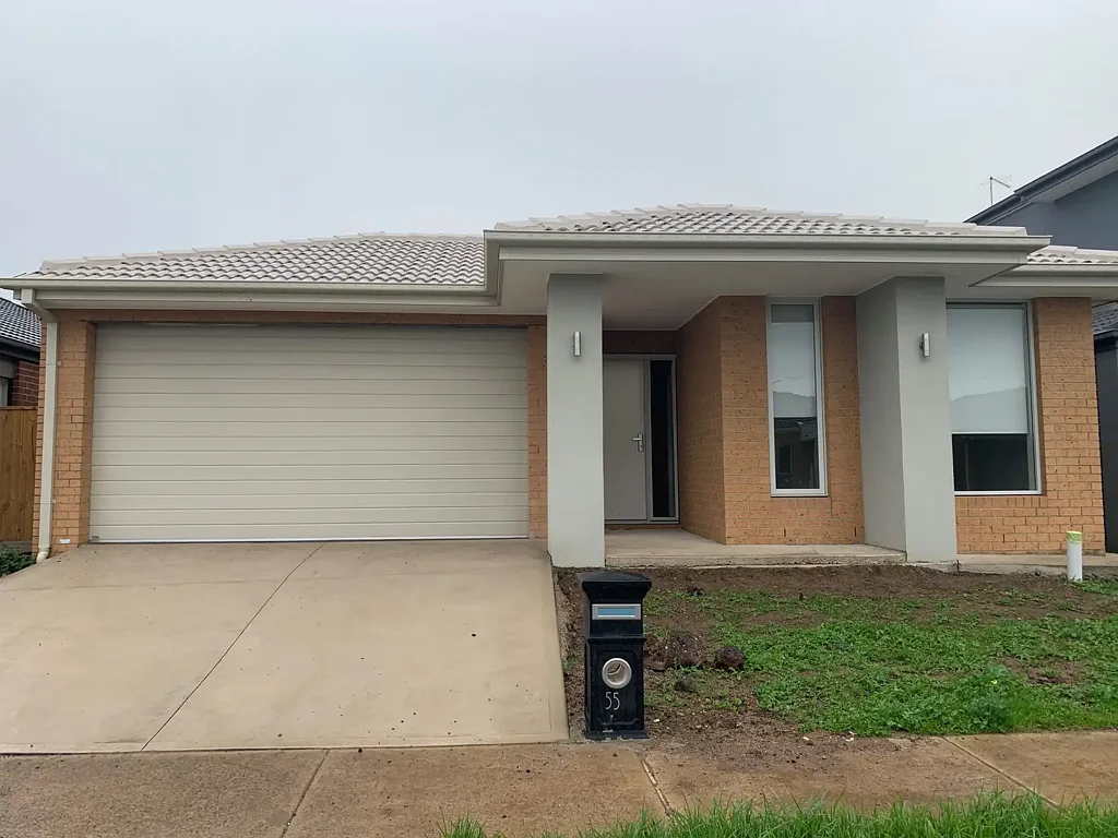 Family home in Upper Point Cook