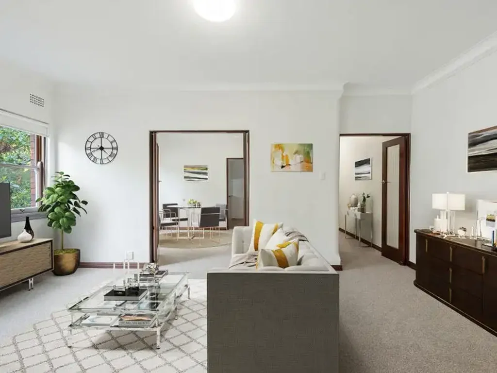 Art Deco  Large Two Bedroom + Separate Lounge /Dining Room