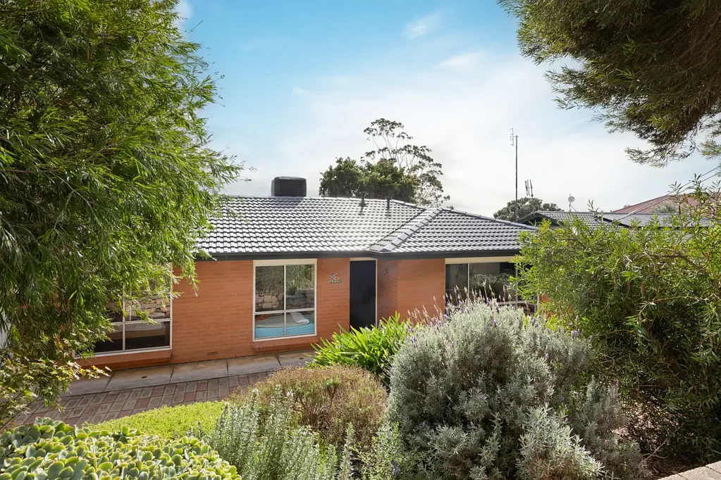 Athelstone 4 Slaapkamer Family Flexibility with a Rare Separate Studio