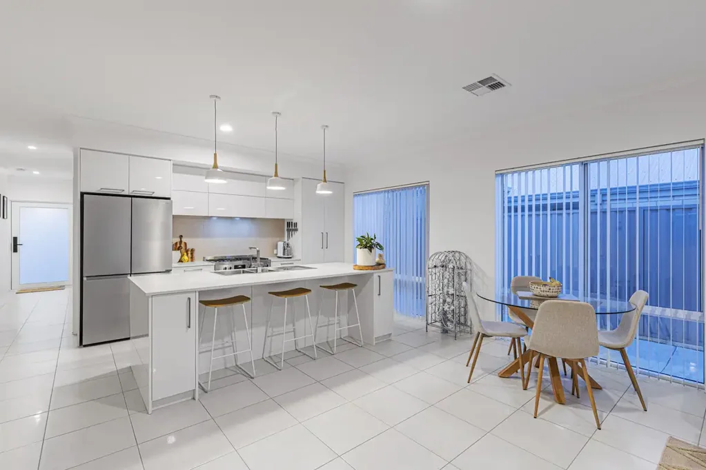 Sinagra 4房  Near New Home in the heart of Garden Park Grove
