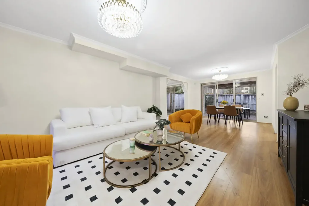 Epping 4chambre House-Like Townhouse with Rare Backyard, Flexible 5-Bedroom Layout & Double Garage