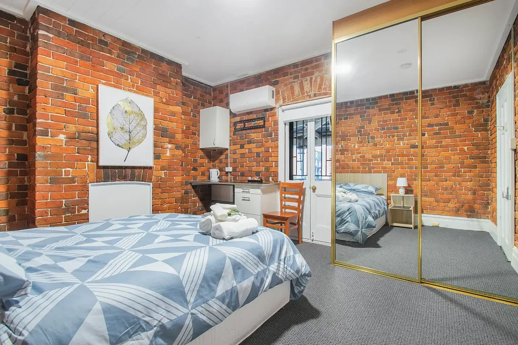 ROOM FOR RENT – LOW-MAINTENANCE LIVING