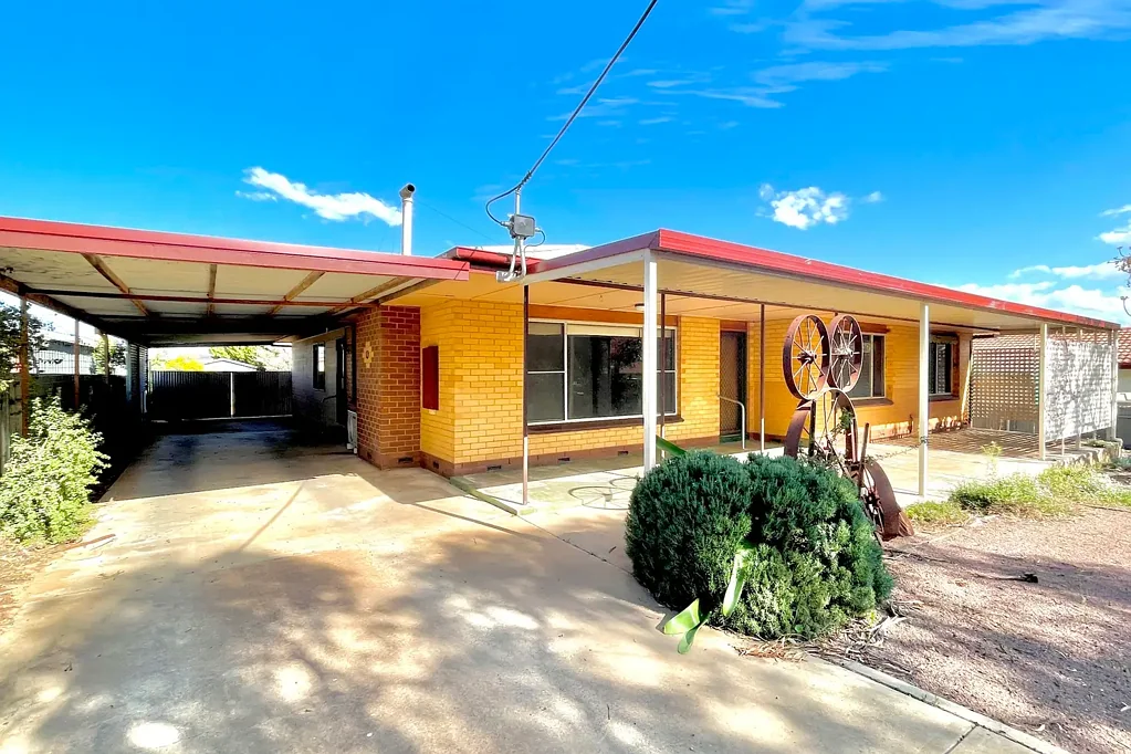 Wudinna 5chambre Charming Brick Home in Prime Location - Price Reduced!