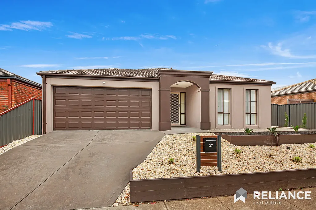 Beautiful large family home in the heart of Point Cook