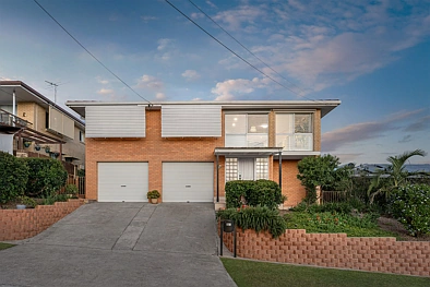 Mansfield 4ਬੈੱਡਰੂਮ An Entertainer’s Deck, Tastefully Renovated & Mansfield State High Catchment