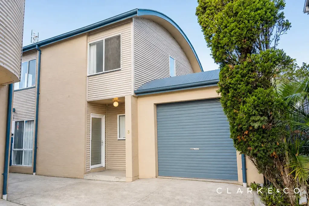 Merewether 1Kwarto COASTAL TOWNHOUSE LIVING IN A PRIME MEREWETHER LOCATION!