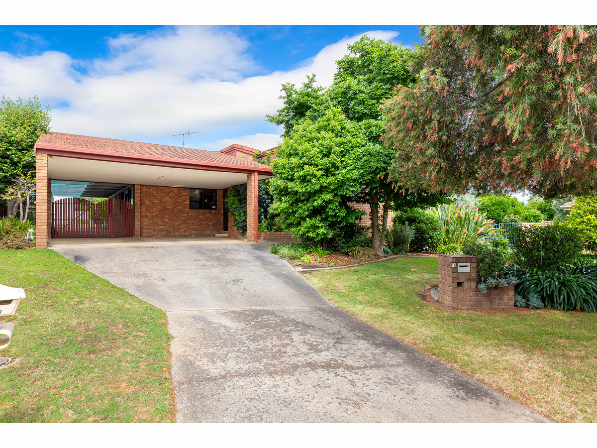 18 COOK PL, WEST WODONGA VIC 3690, 0 chambres, 0 salles de bain, House