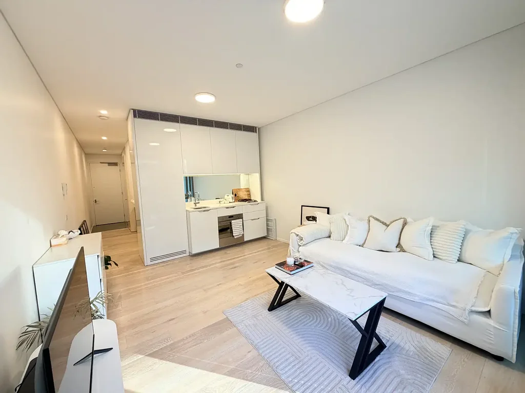 LEVEL 6 | MODERN & UNFURNISHED SUITE ONE BEDROOM | @ CENTRAL PARK