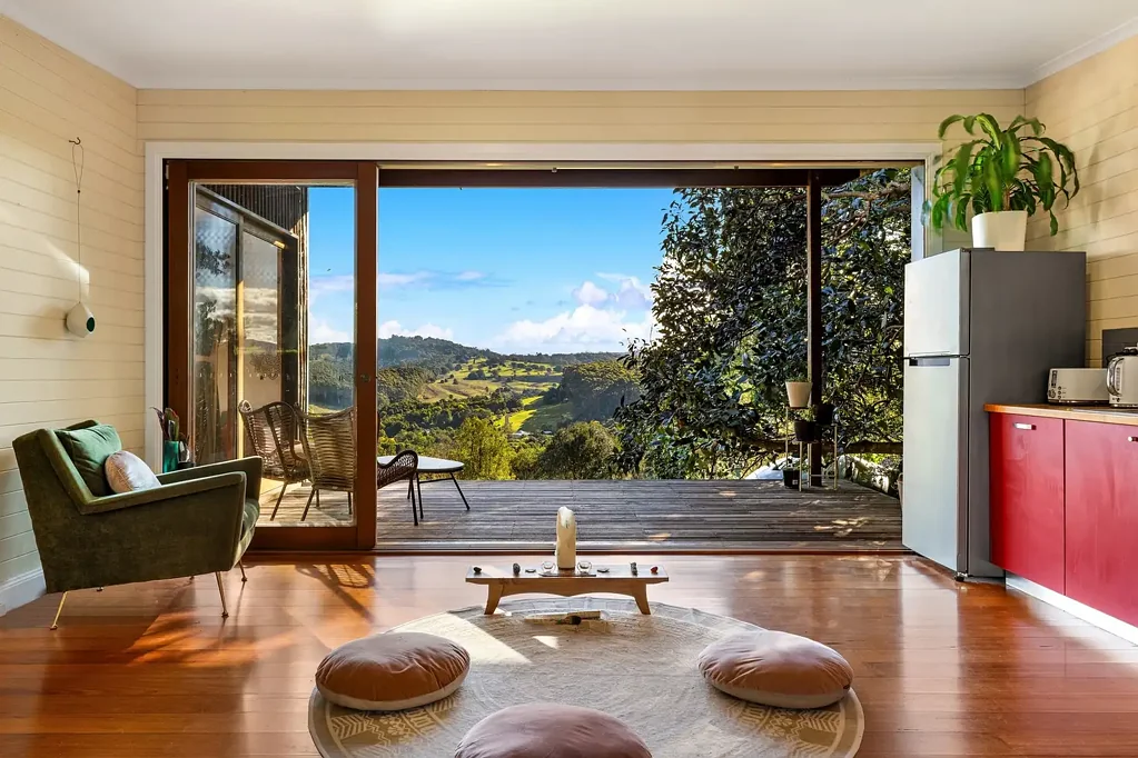 Hinterland retreat with spectacular hinterland views