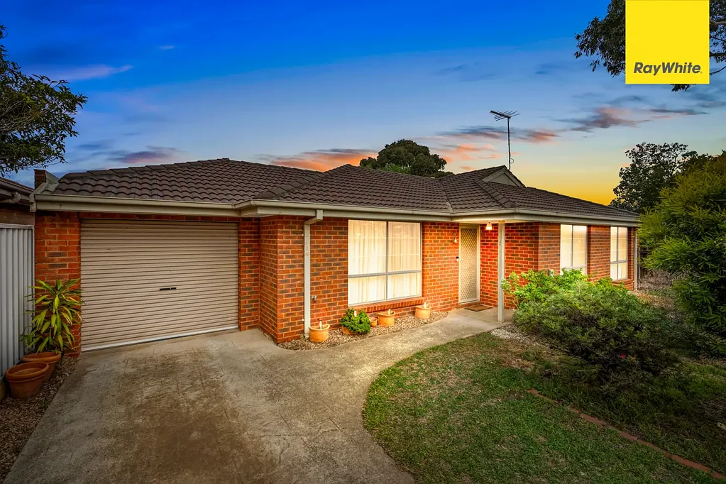 Melton South 3ਬੈੱਡਰੂਮ Charming, Low-Maintenance Living in a Prime Location