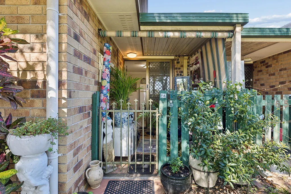 Wynnum West 1房  Low-Maintenance Living in a Prime Bayside Location