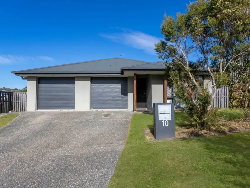 Modern Low-Maintenance Living in the Heart of Augustine Heights.