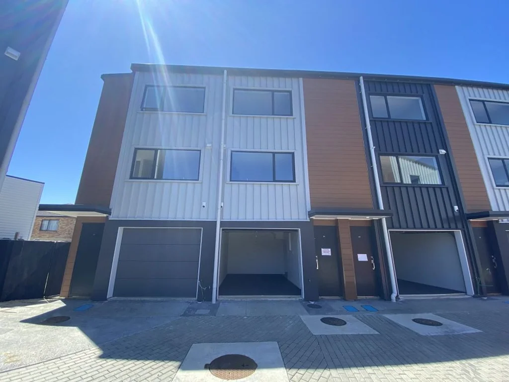 MANUREWA , 3 BEDROOMS