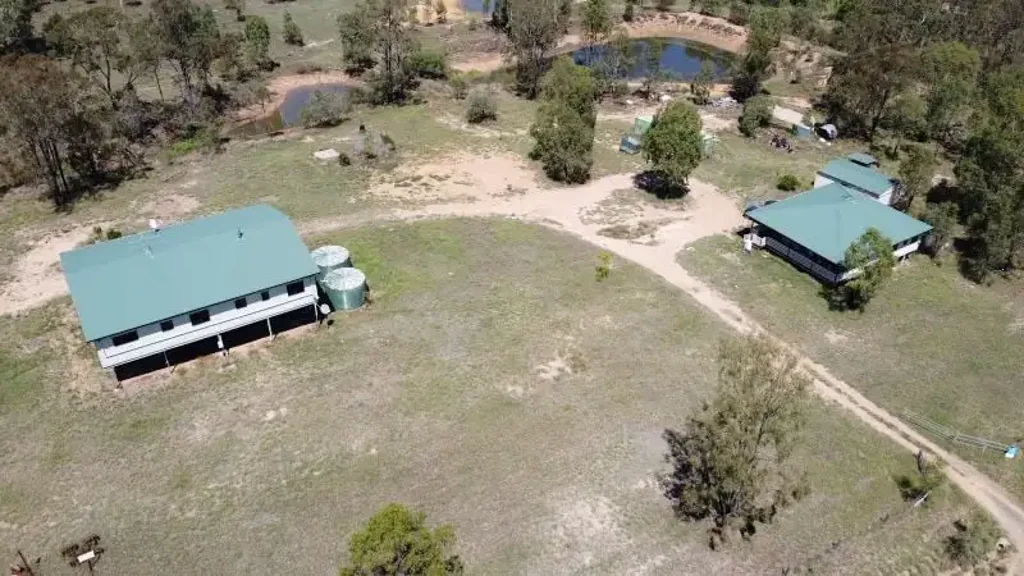 Durong 6ਬੈੱਡਰੂਮ Opportunity Knocks...Dual Residences, 40 acres & 5 dams