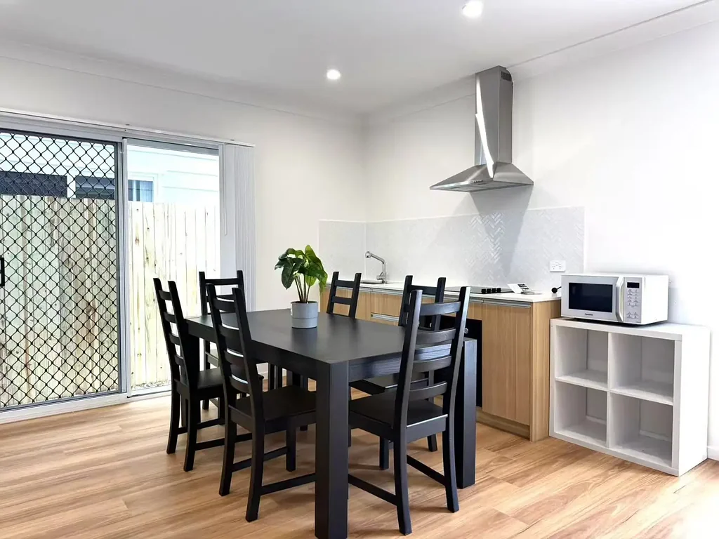 Don’t Miss! Step outside to catch the bus — direct to CBD.So easy, so convenient!Brand-New Fully Furnished, All-Inclusive One-Bedroom Studio