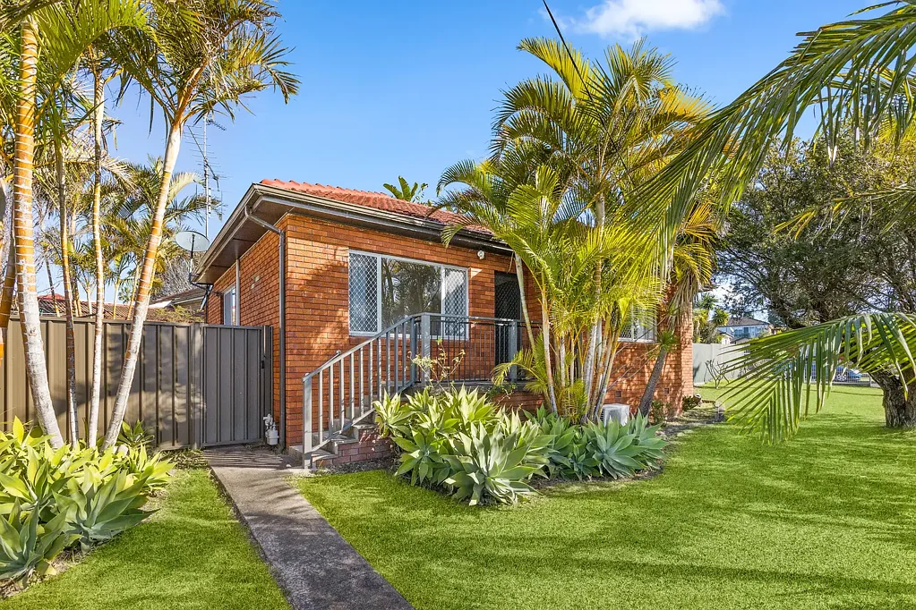 Barrack Heights 3房  A Prime Corner Block with Endless Opportunity